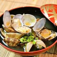 アサリには鉄分、ミネラル、タウリンがたっぷり含まれていて、二日酔い防止に是非おすすめします。