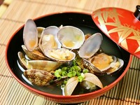 アサリには鉄分、ミネラル、タウリンがたっぷり含まれていて、二日酔い防止に是非おすすめします。