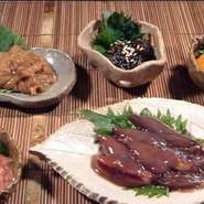かにみそ/ほや塩辛/ほたるいか沖漬/ホタルイカ墨づくり/カツオの酒盗/岩海苔くらげ/鯛わた…