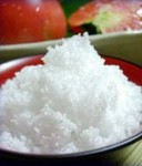 使用する天ぷら油は上質な綿の実を贅沢に絞った最高級綿実油、塩は赤穂の天然塩でございます。