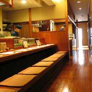 各地で修業を積んだ確かな技術力と、豊富な知識から生まれる料理