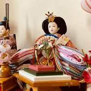 女の子は3月3日の上巳（じょうし）の節句に
幸せを祈り健やかな成長を祈る雛祭りをします。

☆真鯛姿焼き　お祝い仕立て
☆高級伝統漆器 特別御膳
☆はまぐり吸物
☆お神酒
☆御祈祷済み お祝い 3点セット