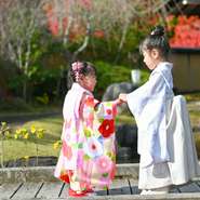 七五三の『お兄ちゃん』や『お姉ちゃん』に、ぴったりの【七五三 お祝い膳】です。

☆真鯛姿焼き　お祝い仕立て
☆高級伝統漆器 特別御膳
☆はまぐり吸物
☆お神酒
☆御祈祷済み お祝い 3点セット