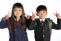 【対象年齢は小学校高学年ぐらいまで】
大人の料理では多すぎる~。でもお子様ランチでは物足りないという育ち盛りの『お兄ちゃん』や『お姉ちゃん』にぴったりの【お子様会席膳】です。