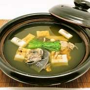 ◇◆アンチエイジング効果◇◆

ぷるぷるコラーゲンが、いま女性に大人気です!!　

すっぽん鍋というと“男性の精力剤”としてのイメージが強いようですが…

すっぽんには他の食品では取りにくい、血液をサラサラにしたりスタミナを与える栄養成分が豊富に含まれた、まさに美容と健康の宝庫なんです。 