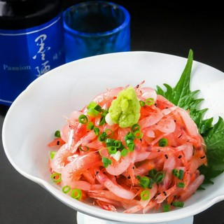 静岡が誇る駿河湾でとれた　【生桜海老の刺身】は絶品です！