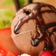 
季節のシャーベットからデザートの盛り合わせ！！誕生日ケーキまで幅広くご用意できます。

