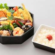 少しリッチなお弁当をご用意しました。
セレブの集まりの席や会議やご接待などで御利用ください。