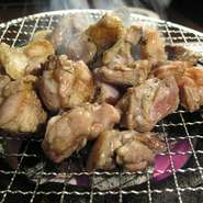  宮崎から直送の新鮮な地鶏を備長炭の良い香りでいかがですか！