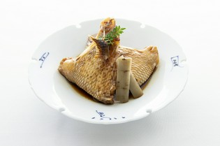 駿河湾産の鯛を中心に使用している「鯛料理」