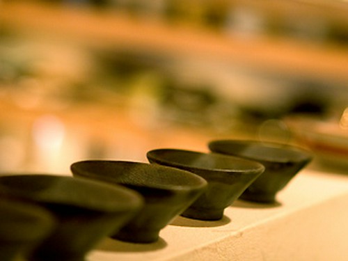 店主が長年かけて集めた器たち