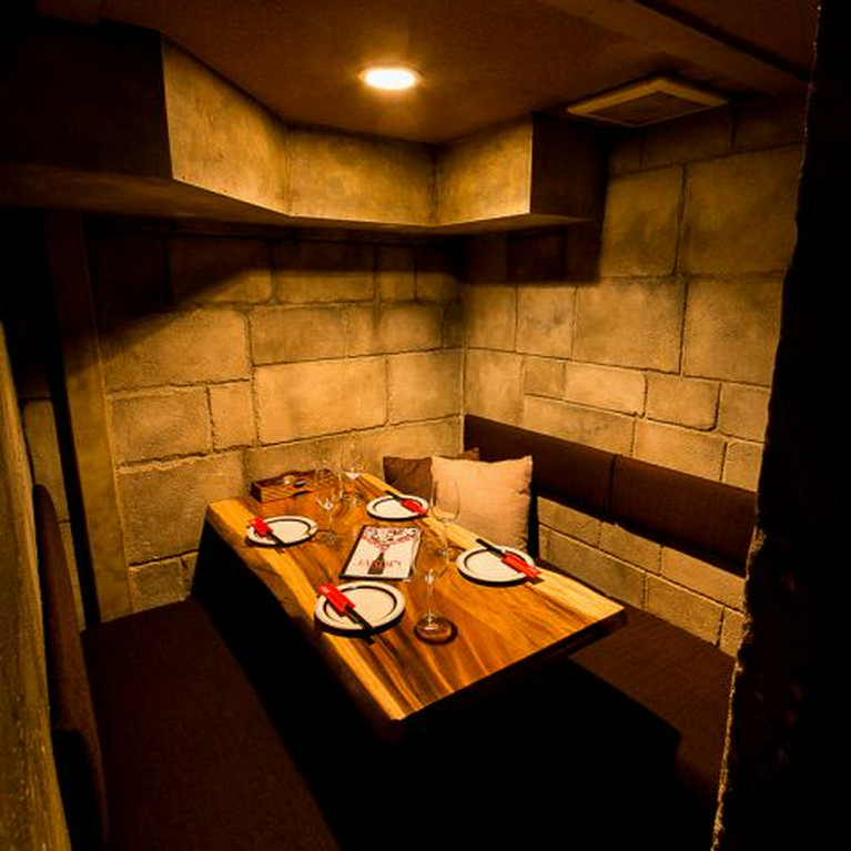 店内奥に潜む小個室は4名様までご利用可能♪
