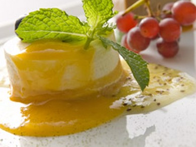 特別な日だからもちろんサービス！名前入りデザートはいかが？