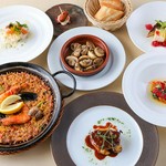 さまざまな受賞履歴のあるパエリアがランチ限定のコースで召し上がれます！