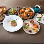 ◆生ハムサラダ
◆タパス盛合せ
◆マッシュルームのアヒージョ
◆メイン料理
◆パエリア(魚介/イカスミ/野菜とチーズ)
◆バスクチーズケーキと季節のシャーベット
◆ソフトドリンク
※二名様分よりご注文を承ります