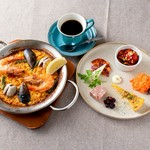 一名様分のランチセットです。
◆前菜
◆魚介のパエリア
◆ソフトドリンク
・コーヒー(ホット/アイス)
・紅茶(ホット/アイス)
・オレンジジュース
・アップルジュース
・ジャスミン茶