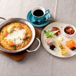 一名様分のランチセットです。
◆前菜
◆野菜とチーズのパエリア
◆ソフトドリンク
・コーヒー(ホット/アイス)
・紅茶(ホット/アイス)
・オレンジジュース
・アップルジュース
・ジャスミン茶