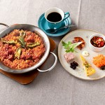 一名様分のランチセットです。
◆前菜
◆バレンシアパエリア
◆ソフトドリンク
・コーヒー(ホット/アイス)
・紅茶(ホット/アイス)
・オレンジジュース
・アップルジュース
・ジャスミン茶