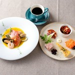 ◆前菜
◆日替わりメイン料理
◆ライス/バケット
◆ソフトドリンク
・コーヒー(ホット/アイス)
・紅茶(ホット/アイス)
・オレンジジュース
・アップルジュース
・ジャスミン茶