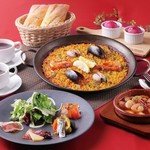 ◆タパス盛合せ
◆生ハムサラダ
◆海老のアヒージョ
◆バケット
◆選べるパエリア～1グループ様1種類～
（魚介/イカスミ/野菜とチーズ）
◆デザート
◆選べるドリンク