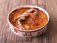 スペインで行われた世界大会で優勝したパスタのパエリア。オマール海老と野菜でとった濃厚な出汁をお楽しみ下さい。