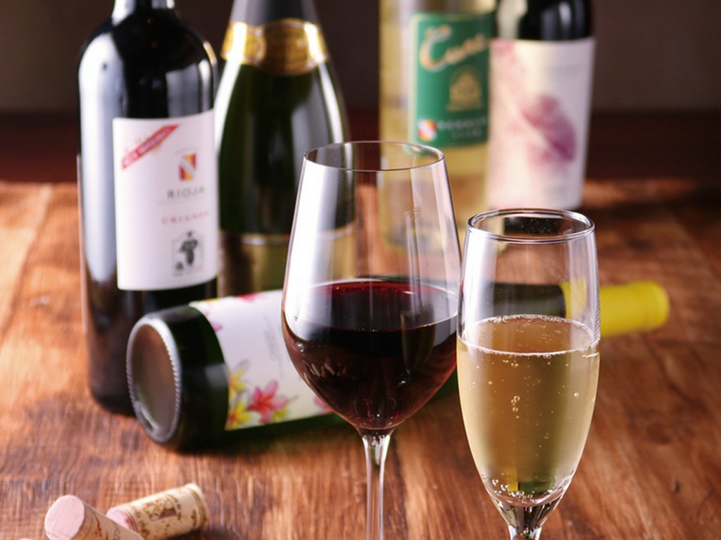 現地ワイナリーを訪れ厳選した本場スペインワイン