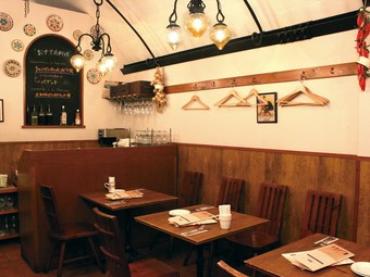 本場スペインのバルを彷彿させる雰囲気