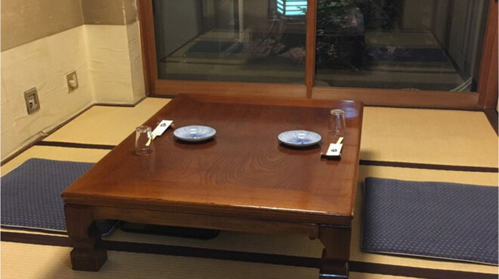 坪庭が見える個室でくつろぎのひとときを・・・