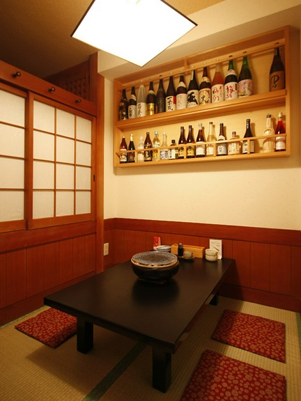 掘りごたつの個室は美食の心を満たしてくれる。