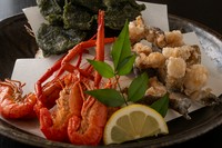700円(税抜)/天然物 950円(税抜)
※写真は、川海老・四万十川青のり・うつぼの唐揚です。