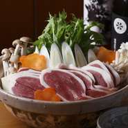 ・お一人様7,500円(税別）2時間飲み放題付きにできます。７名様よりご予約承ります。

・こちらのコースは4名様より承ります。
前日までにご予約をお願い致します。

・ご要望の料理等ございましたらお気軽に
お問い合わせ下さい。ご予算にも応じてお作り致します。

・鍋料理コースは十月～の冬季メニューです。