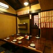 木の温もりを、感じる個室でごゆっくりと。