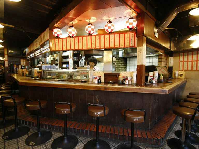 来る人拒まず温かなカウンター