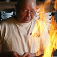 この道50年の味に頑固な店主が、無農薬の藁で焼き、化学調味料を使わない自家製タレ・天日塩でお召し上がりいただきます。焼立てのぬくぬくの美味しさはこたえられません。