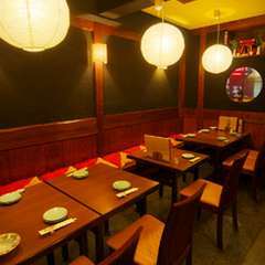 和風で落ち着いたテーブル席