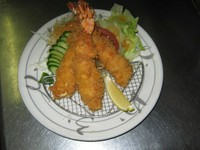 生パン粉で仕上げたサクサクのエビフライです。