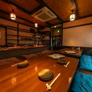 お席は、掘りごたつ完備で個室と大広間をご用意しております。