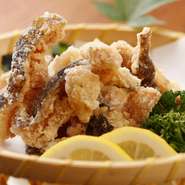 土佐の珍味、うつぼの唐揚はコラーゲンたっぷりやき、女性の方におすすめぜよ！