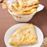 とろけるチーズ入りのナン