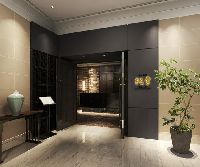 高級感を感じさせる外観。笑顔で対応するスタッフがお出迎え