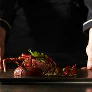 オーダーを受けてからカットする為活きの良さが違います。ハーブを練りこんだバターソースとの相性も抜群です。