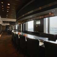 夜景とはまた違った表情を見せる昼間の眺望。
しばし都会の喧騒を忘れ、至福の時間に酔いしれる。