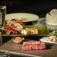 大切な人との記念日に。シャンパンで乾杯後はキャビア、伊勢海老などの豪華食材にケーキも付いたプランです