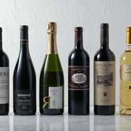 フランス、イタリアを中心にソムリエがセレクトした世界各国のワイン。料理に合わせてお好みのワインをご用意いたします。