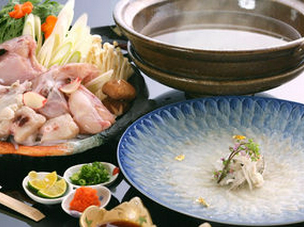 八戸前沖でとれた天然トラふぐコース