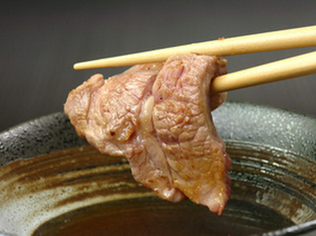 味に自信！　当店の生ラムは吟味して仕入れた豪州産です