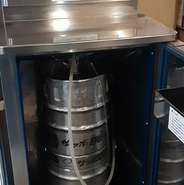 布袋やジンギスカンのビールサーバーは空冷式。
瞬冷式のビールサーバーとは一味違います。
新鮮な生ビールとジンギスカンをお楽しみください。