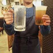 ビール中ジョッキ一杯550円ですが、19時までの入店で
ビール一杯300円(税別)をチョイスできます。
435ジョッキと同じ容量です。
サービス特価のために2杯目以降も同じ容器使用します。
