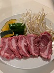 ご要望の多かった定食始めました。生ラム肩ロースジンギスカン150ｇ、
野菜、ライス他。
旅人や出張者にお勧め。ドリンクをオーダーしなくてもOK。サクッと食べてね。