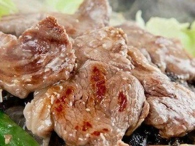 布袋やと言えばジンギスカン食べ飲み放題コースです。8名様より3日前までの予約をお願いします。